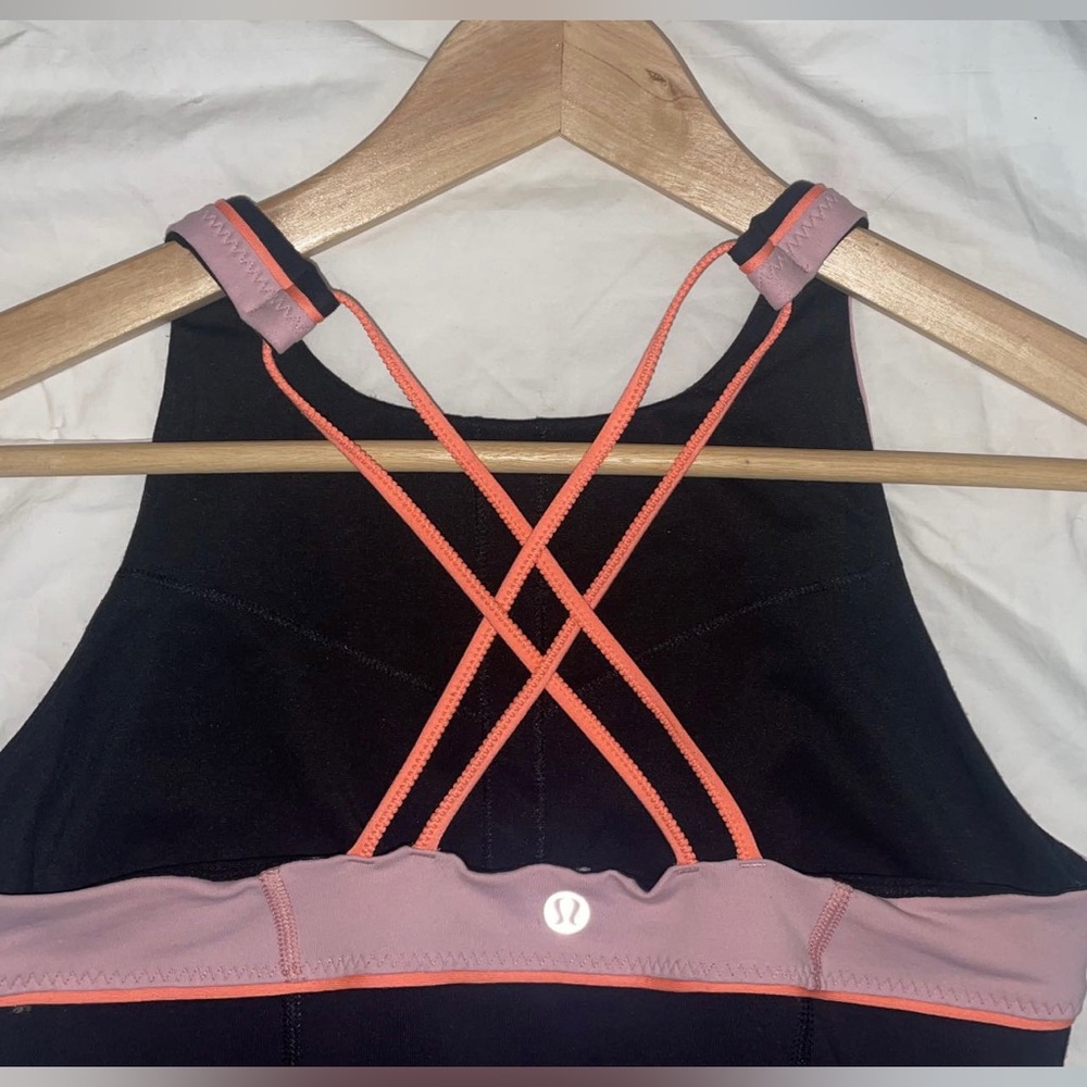 Lululemon tank top with built in sports bra in size 6 - Picture 1 of 3